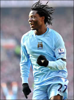 Benjani scores the winner for Manchester City